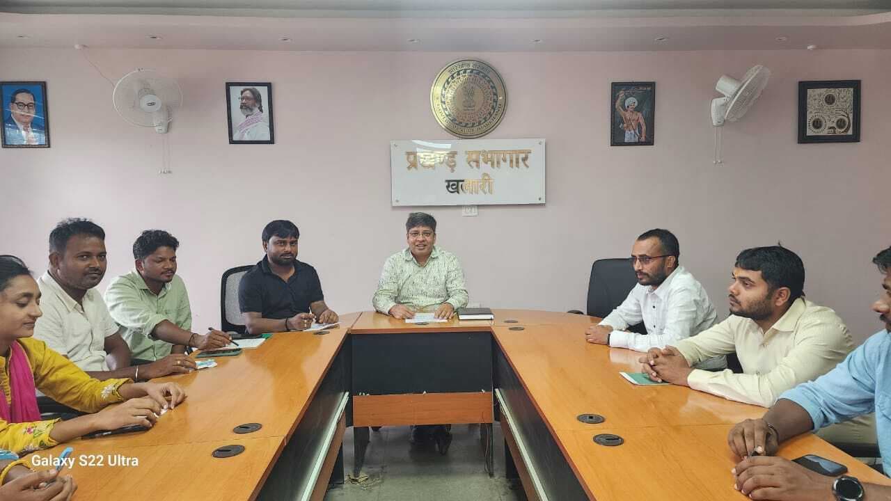 खलारी बीडीओ ने दिये अधूरे कार्य जल्द पूरा करने के निर्देश