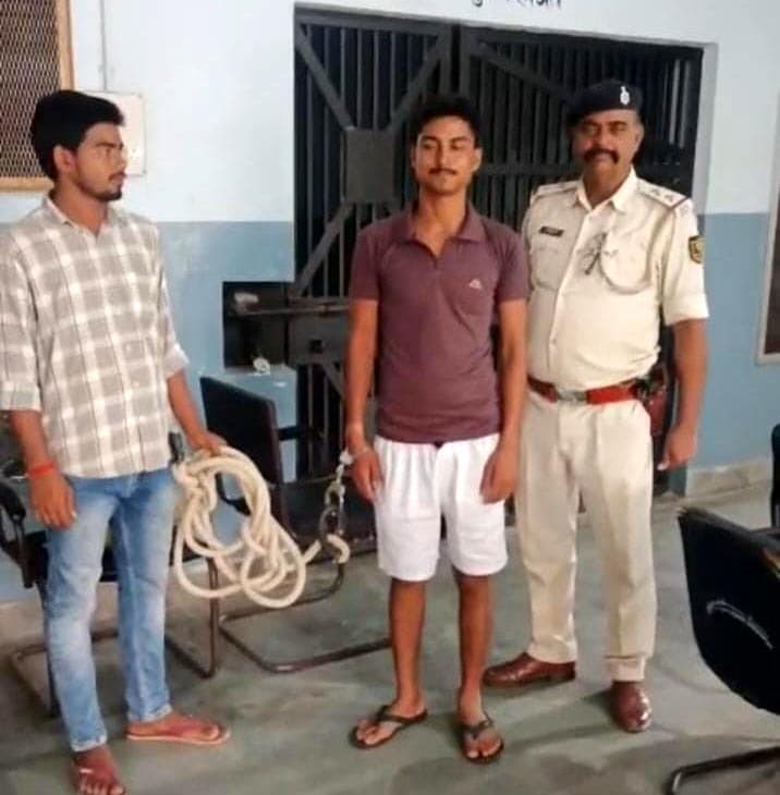 मारपीट व आर्म्स एक्ट मामले का आरोपित गिरफ्तार