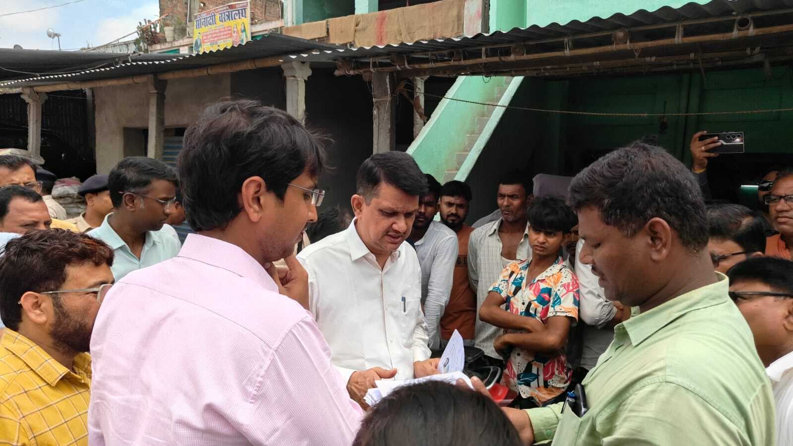 करूआमोड़ चौक की गड्ढे वाली सड़क जल्द होगी मरम्मत: डीएम