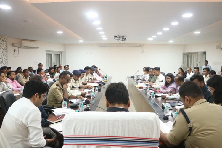 Chaibasa News : ड्रोन से होगी ताजिया जुलूस की निगरानी : डीसी