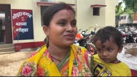 सदर अस्पताल में टीकाकरण को लेकर महिला ने किया हंगामा, डबल डोज लगाये जाने का लगाया आरोप