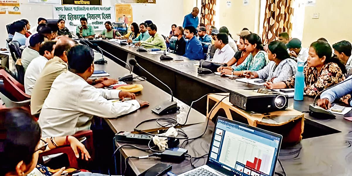 East Singhbhum News : घाटशिला में जनशिकायत निवारण दिवस आयोजित, योजनाओं में तेजी लाने का निर्देश