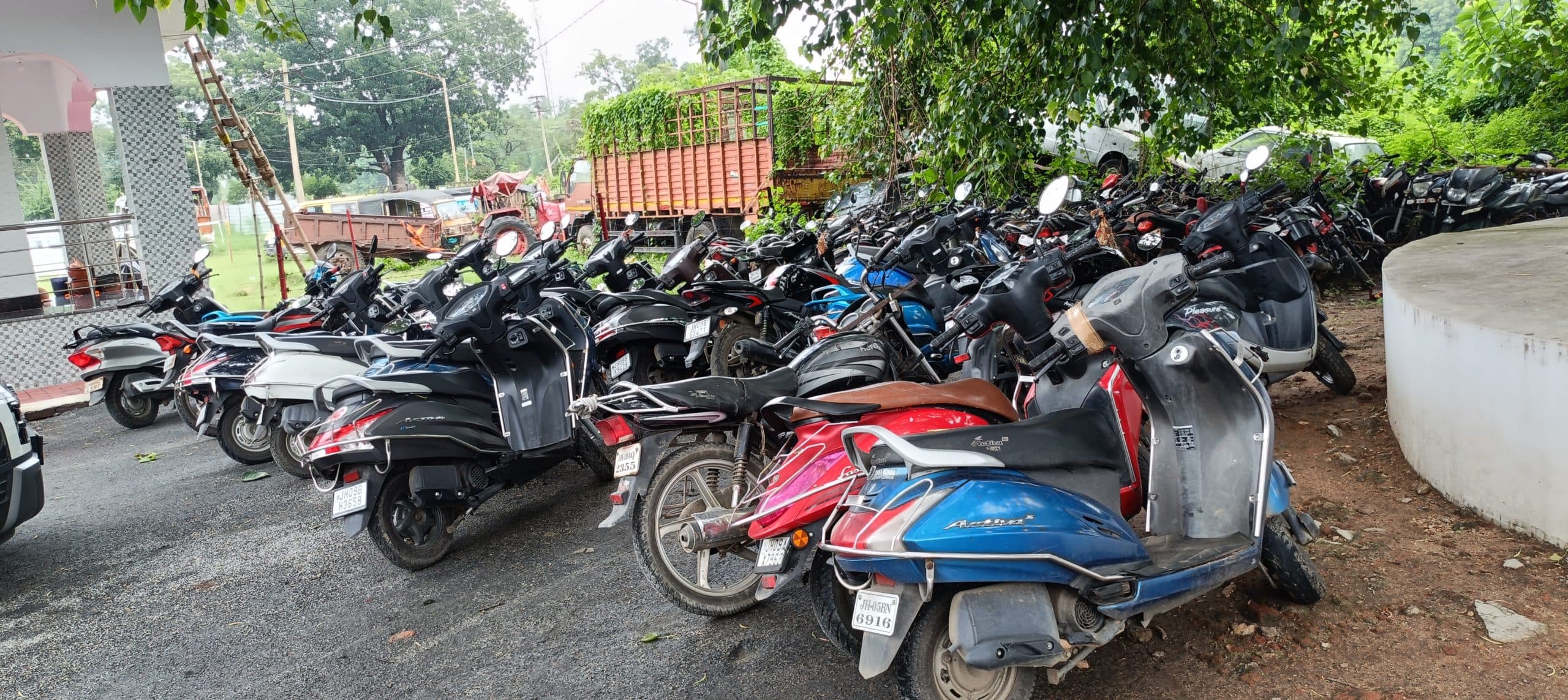 Bokaro News : निजी विद्यालयों के पास चला विशेष वाहन जांच अभियान