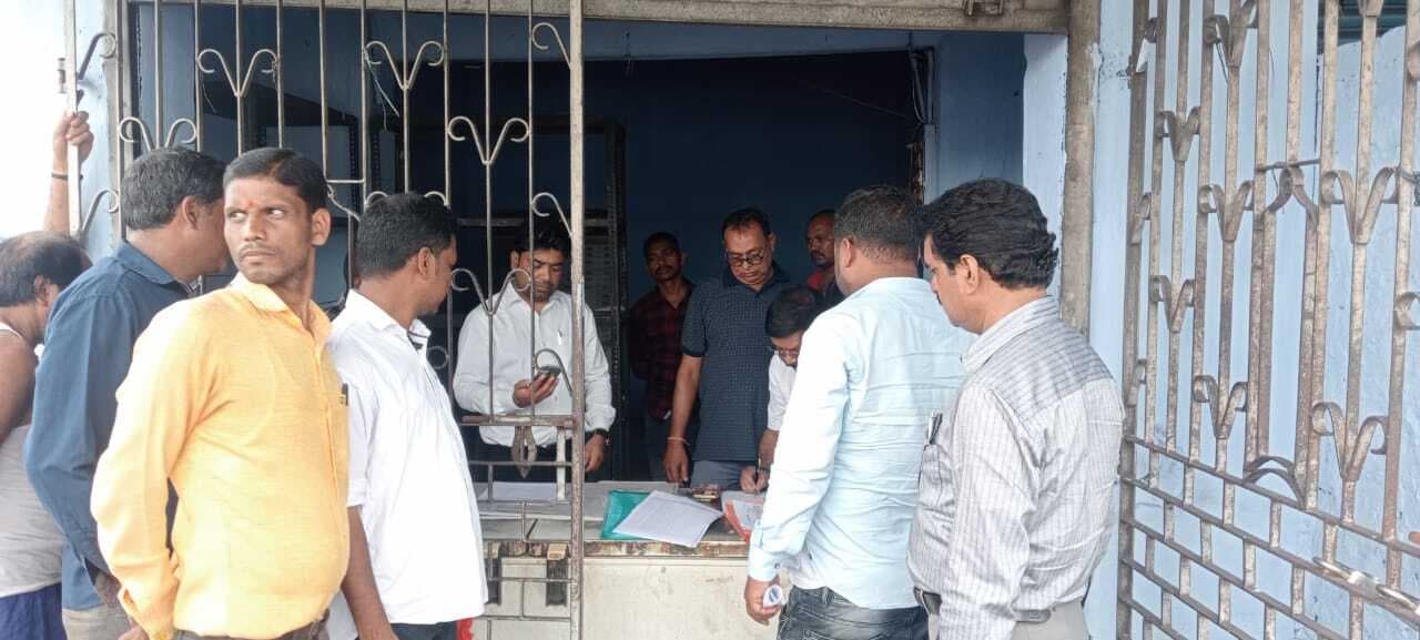 Bokaro News : ऑडिट के बाद बेरमो की 15 शराब दुकानें सील