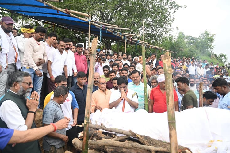 Bokaro News : मंत्री योगेंद्र प्रसाद के छोटे भाई पंचतत्व में विलीन