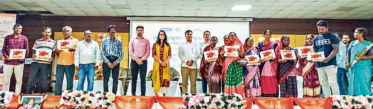 Jharsuguda News: गाय का पालन कर आत्मनिर्भर बनें किसान : टंकधर त्रिपाठी