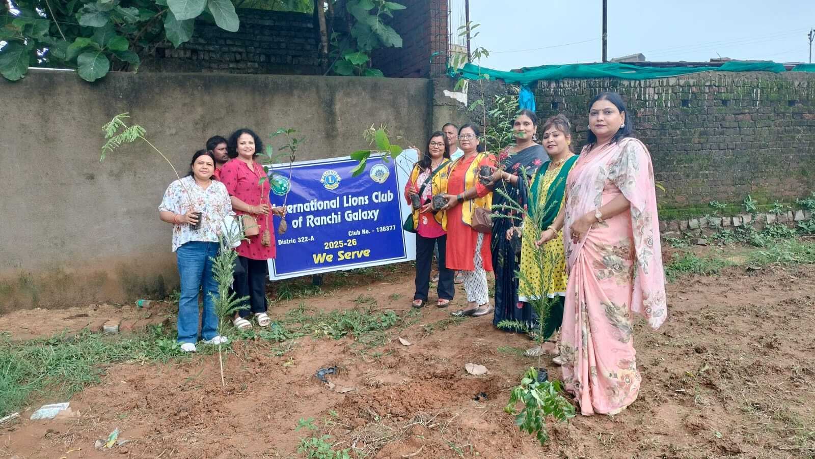 Ranchi News  : प्रमंडलीय आयुक्त ने पुस्तकालय का किया निरीक्षण