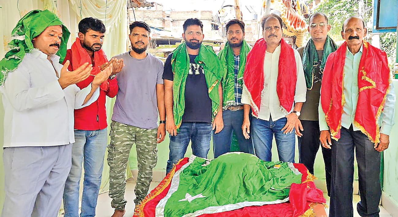 Ranchi News : कर्बला और इमामबाड़ों में हुसैनी निशान स्थापित