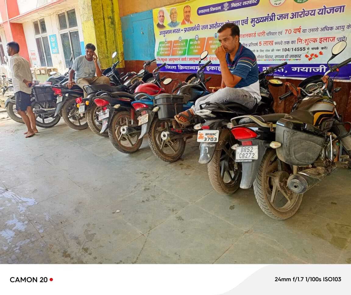 इमरजेंसी गेट पर जाम का संकट, एंबुलेंस को भी होती है परेशानी