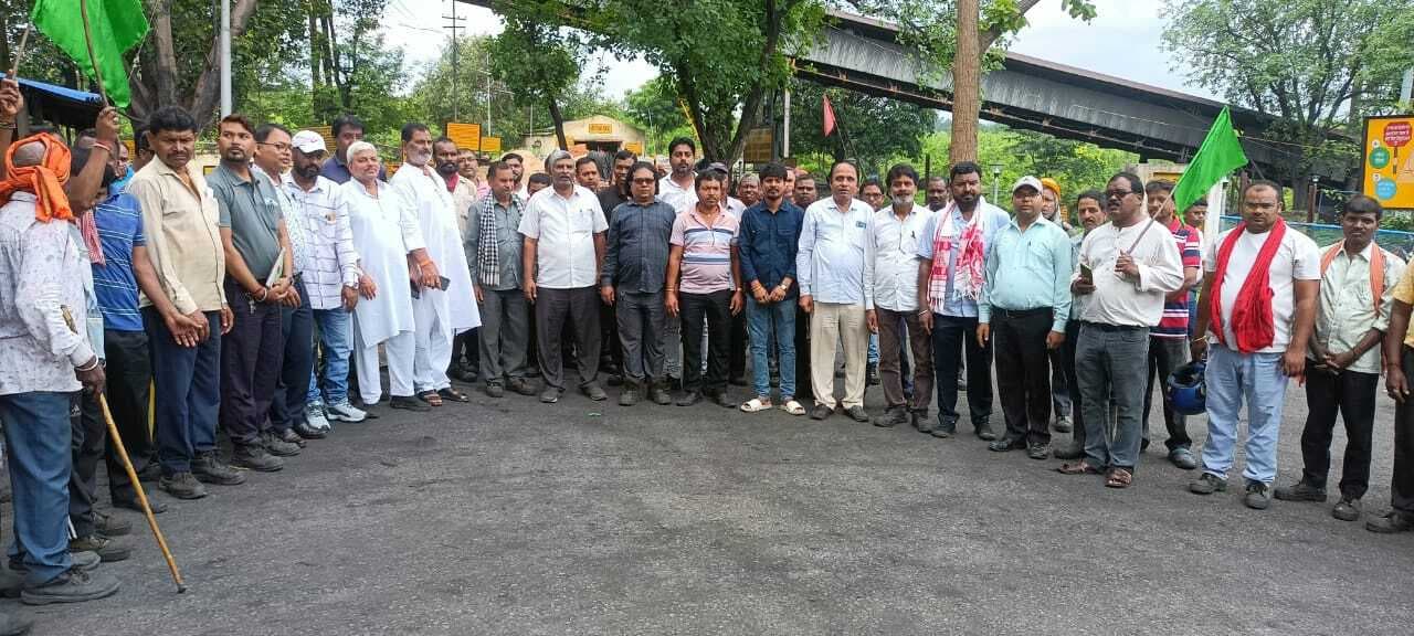 चूरी और पुरनाडीह में संयुक्त मोर्चा के नेताओं ने की गेट मीटिंग