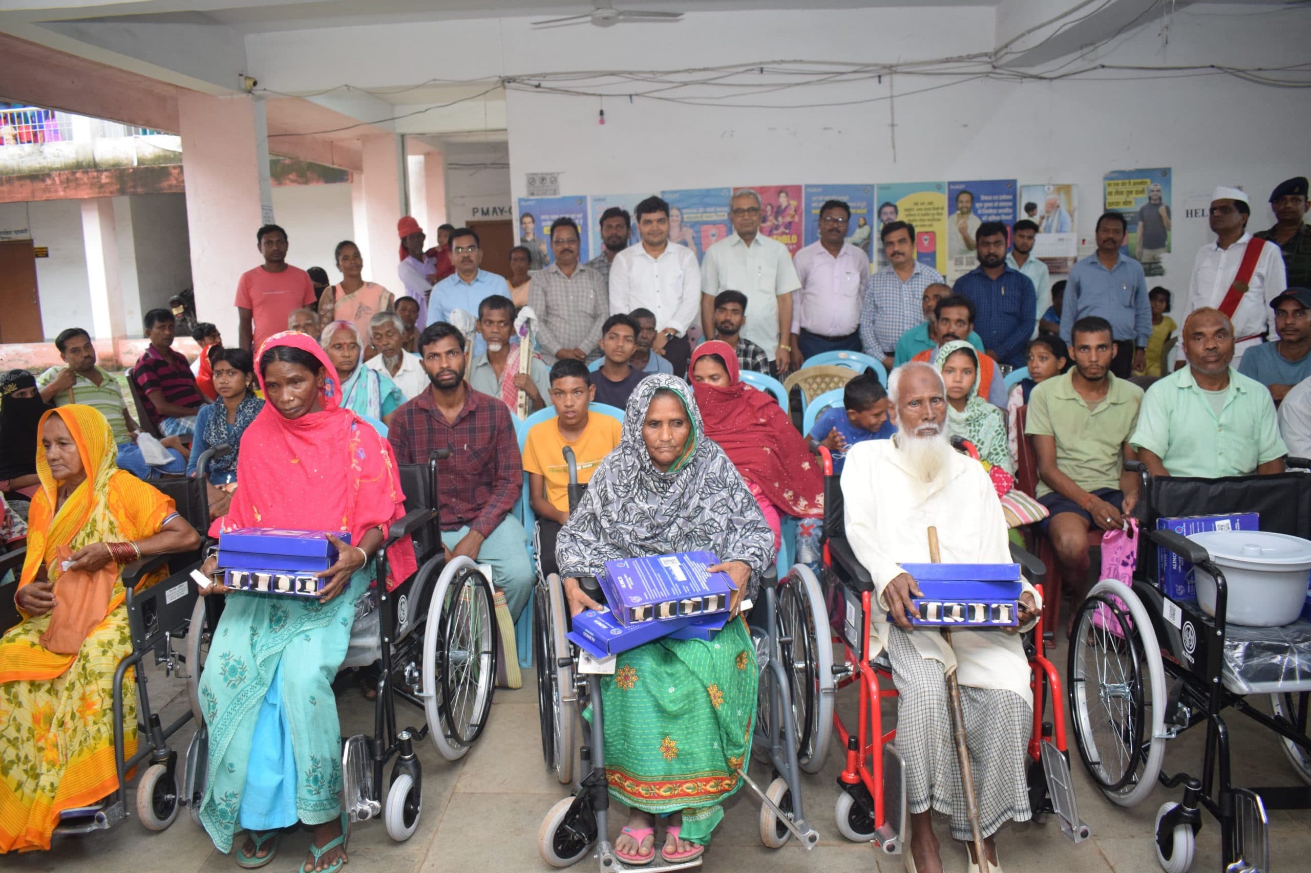 योजना के तहत 47 दिव्यांग व 20 बुजुर्गों के बीच ट्राइ साइकिल का वितरण