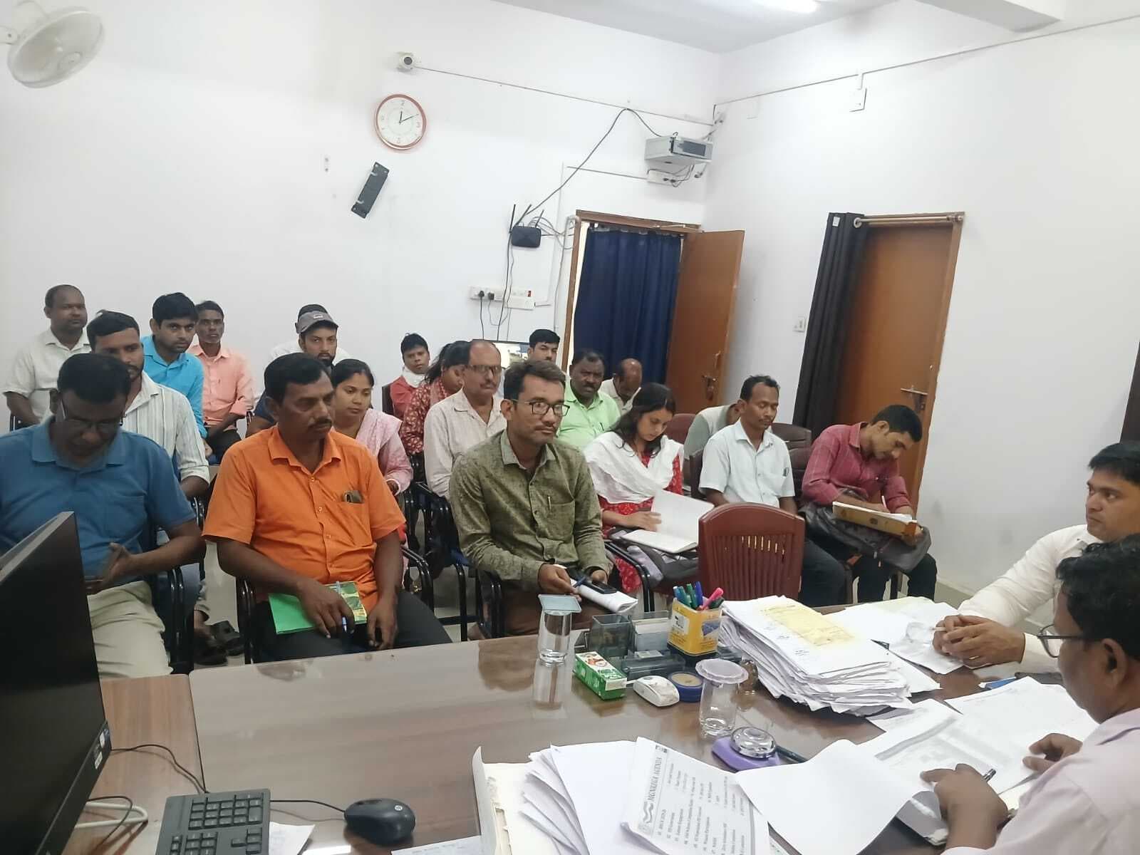 स्वच्छता व आवास योजनाओं को गति देने के निर्देशAsk ChatGPT