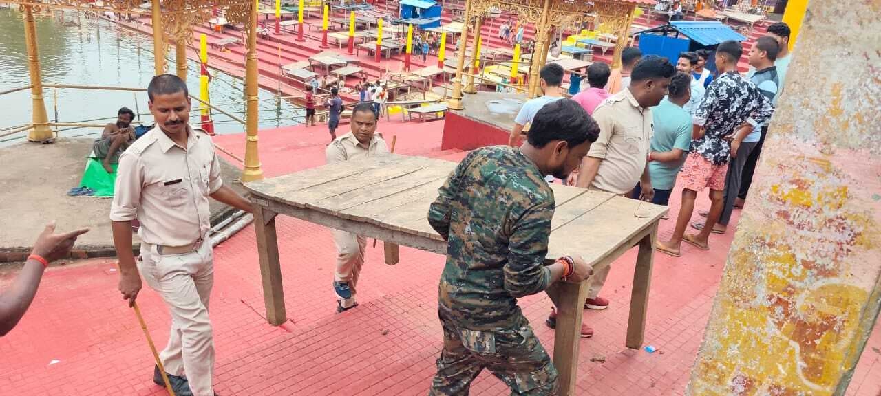 बासुकिनाथ शिवगंगा घाट व मेला क्षेत्र से सीओ ने हटवाया अतिक्रमण