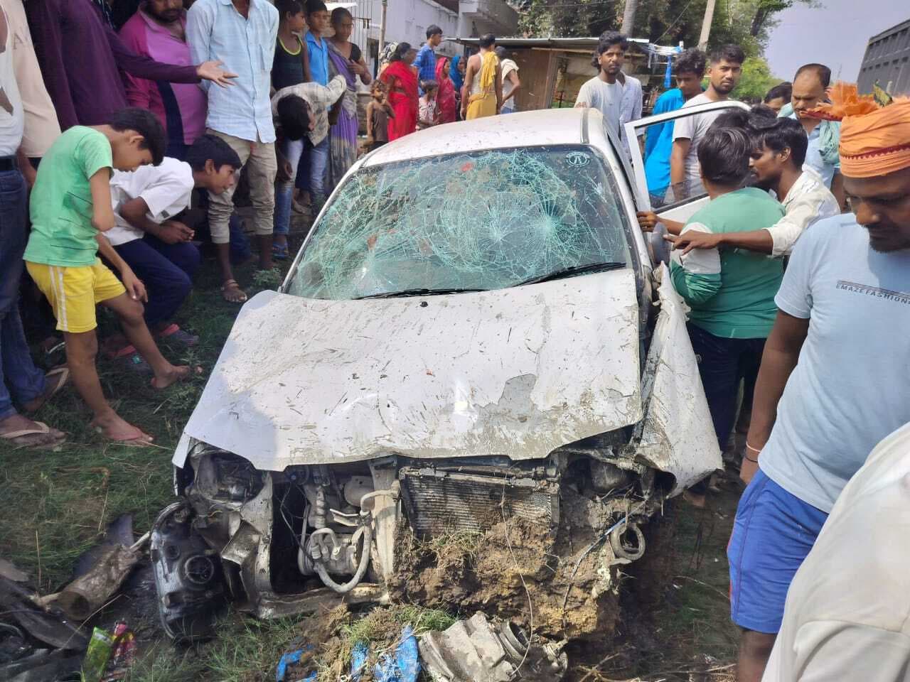 बेलगाम कार की चपेट में आने से पोस्टमास्टर की मौत