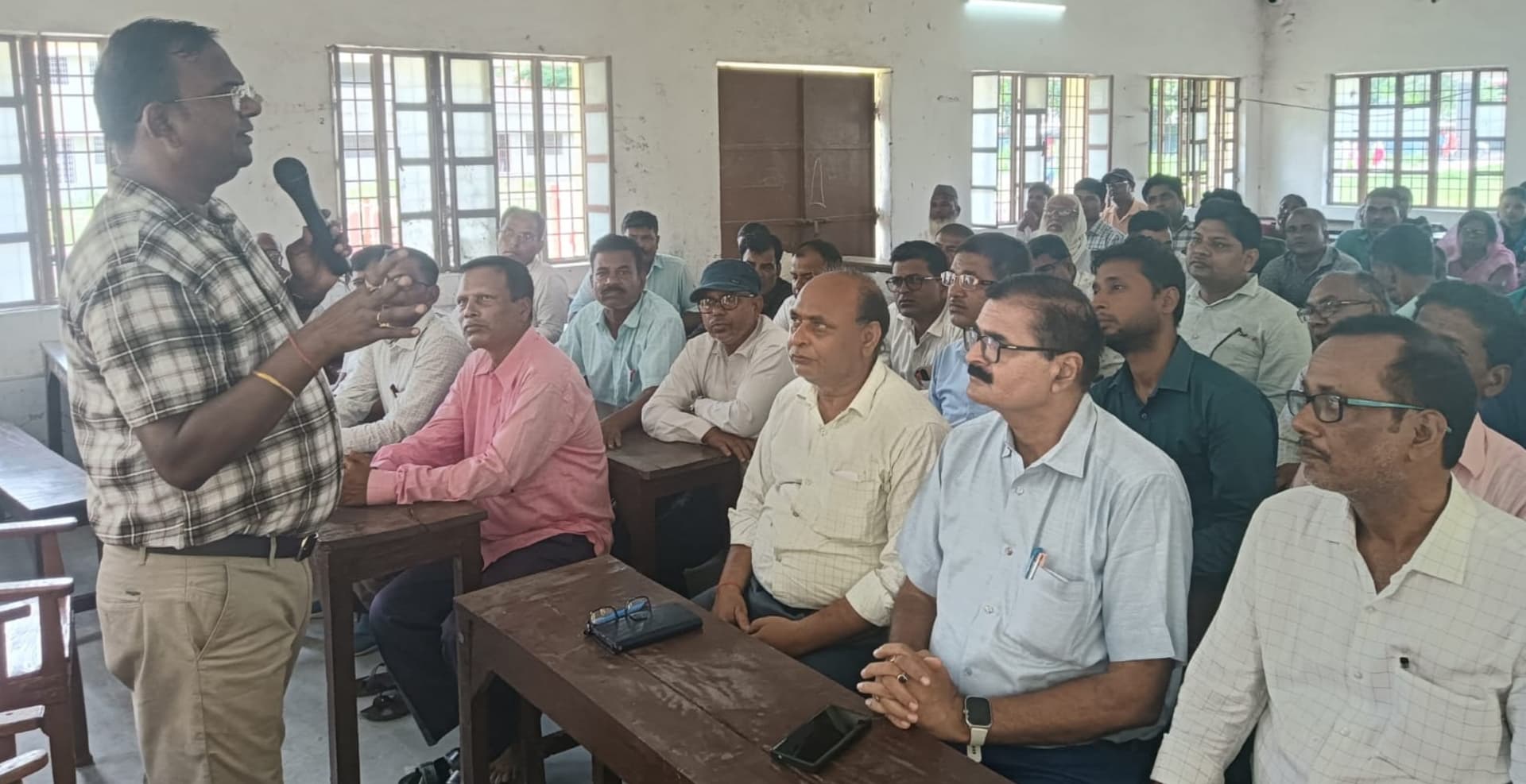 मतदाता विशेष गहन पुनरीक्षण अभियान को लेकर एचएम के साथ बीडीओ ने की बैठक