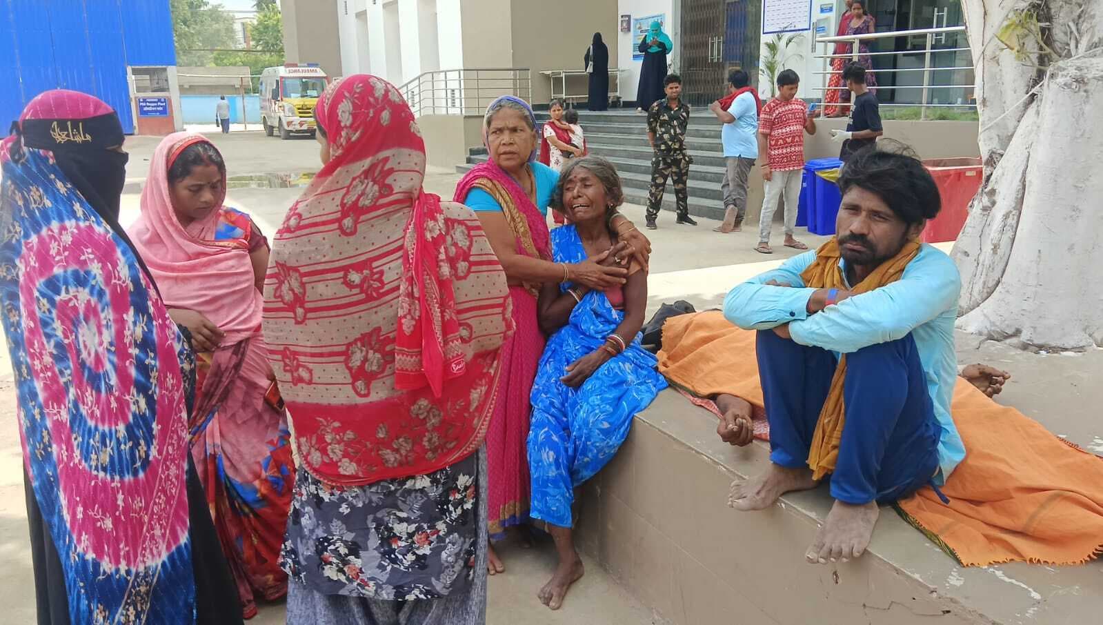 सड़क दुर्घटना में बाइक सवार युवक की मौत, परिजनों में मचा कोहराम