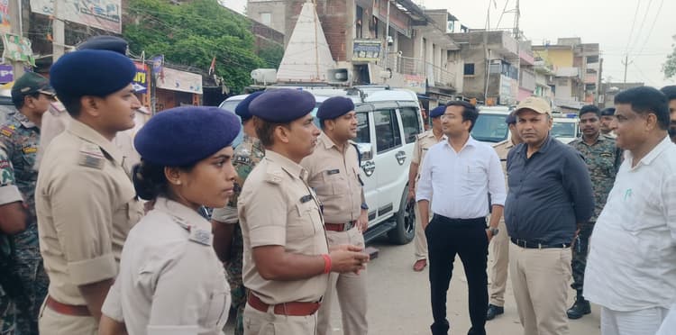 मुहर्रम पर्व पर शांति सुनिश्चित करने के लिए इमामगंज में फ्लैग मार्च