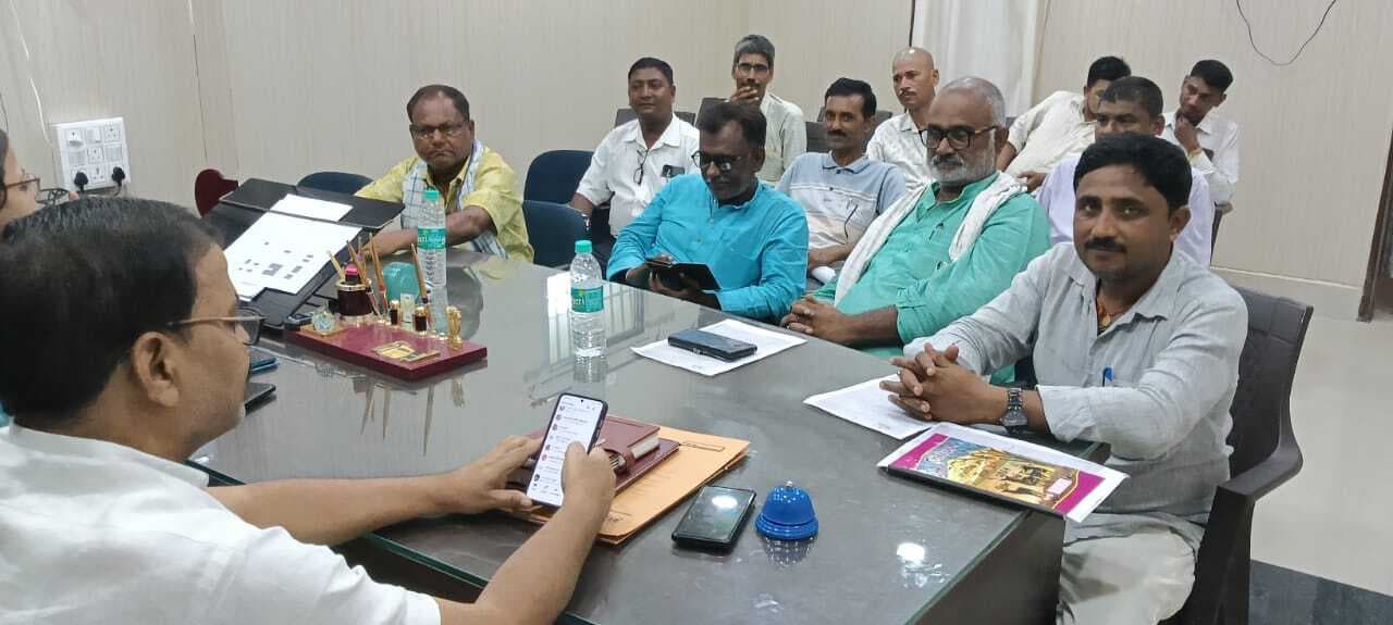 Samastipur News:राजनीतिक दलों के प्रतिनिधियों के साथ बैठक