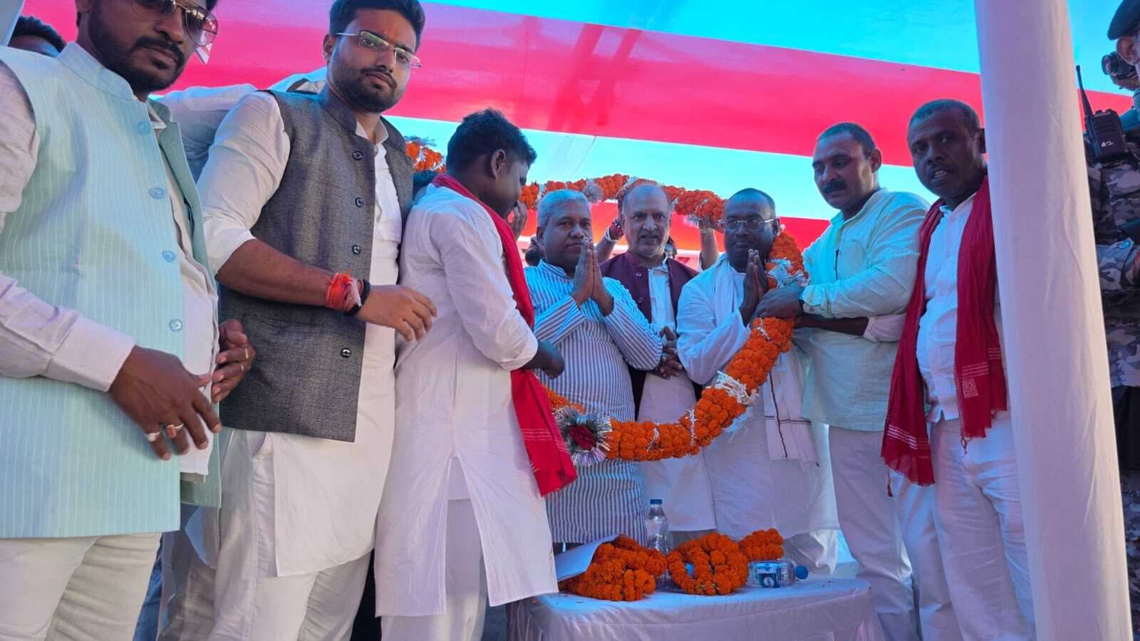 मतदाताओं के बीच जाकर सरकार की उपलब्धियां बताएं कार्यकर्ता : संतोष