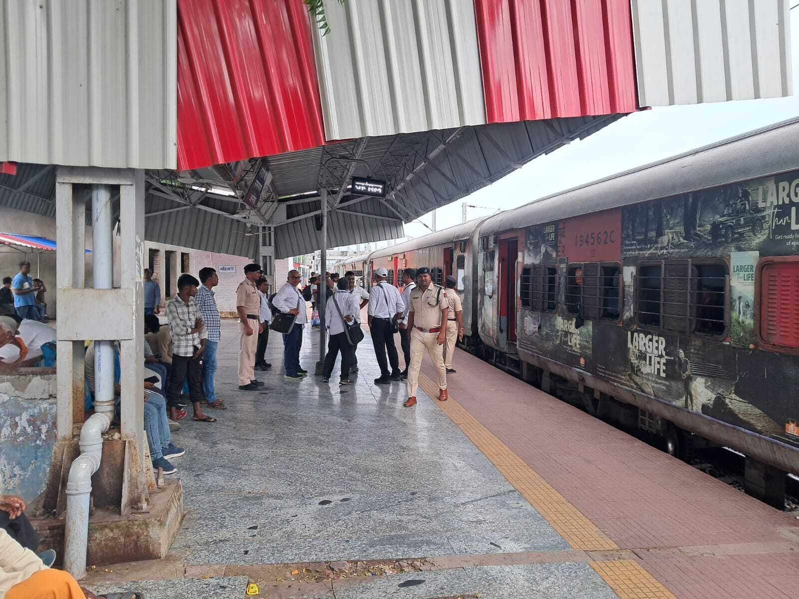 सासाराम स्टेशन पर बिना टिकट यात्रा करते 119 धराये