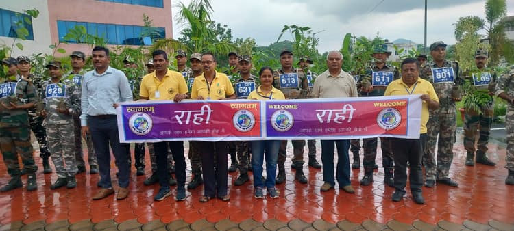 Jamshedpur News : राही ट्रस्ट ने मुसाबनी पुलिस प्रशिक्षण केंद्र में लगाये 100 पौधे