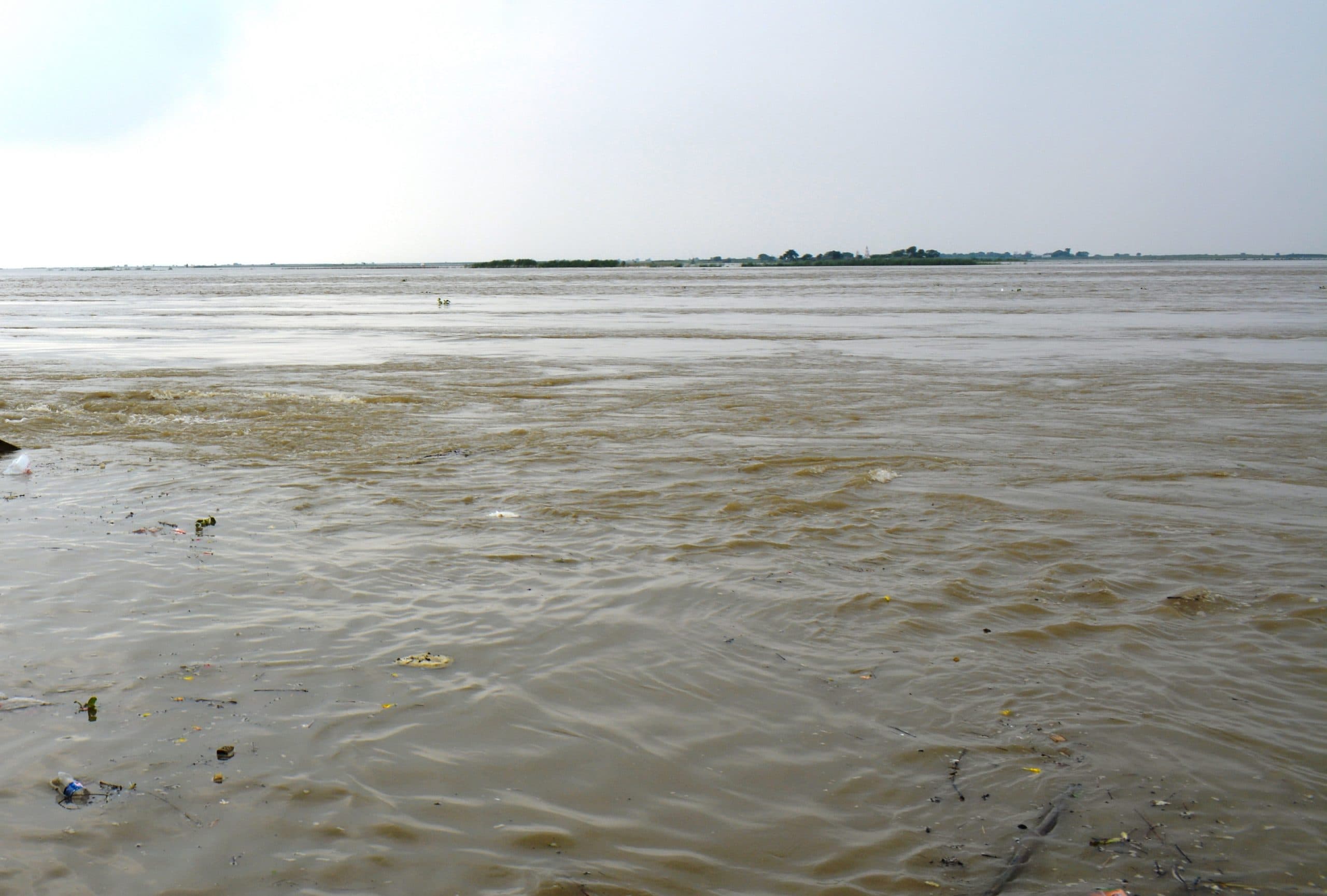 धीरे-धीरे गंगा के जलस्तर में वृद्धि जारी, संभावित बाढ़ से बचने की दियारावासियों ने शुरू की तैयारी