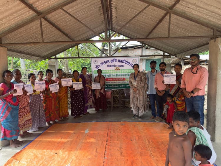 किसानों के बीच विभिन्न सब्जियों के बीज वितरण