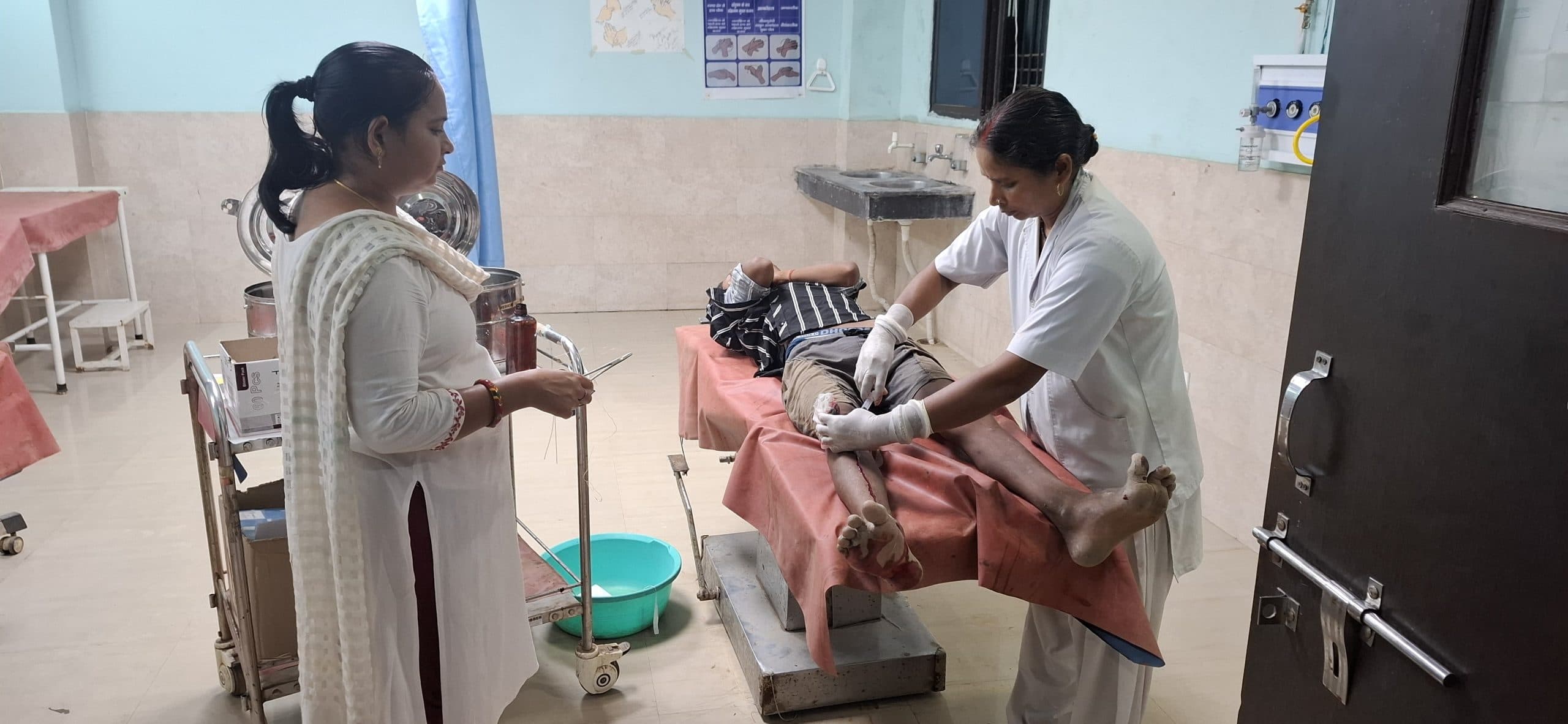 बाइक व ई-रिक्शा में टक्कर, 12 वर्षीय बालक घायल