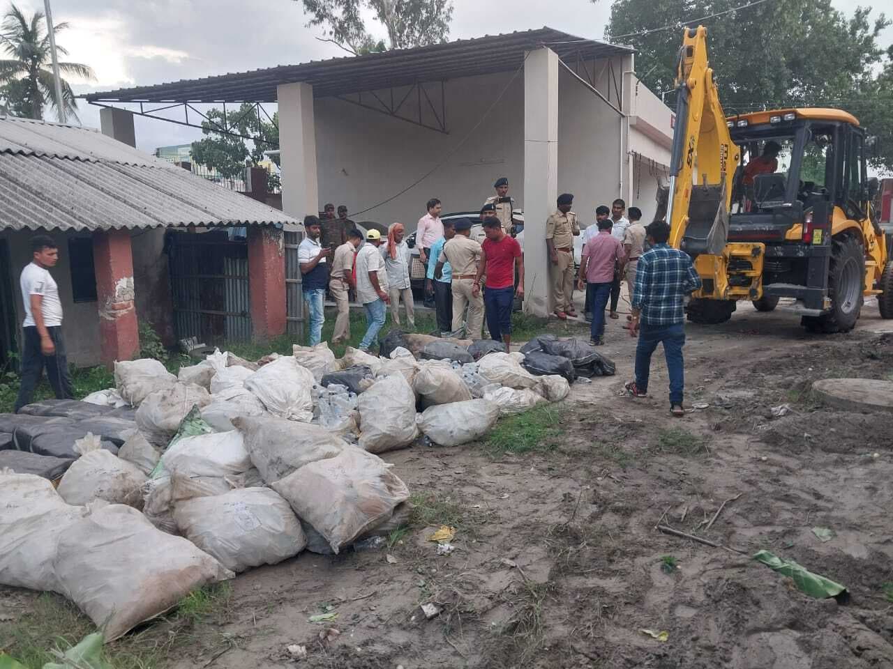 20 कांडों में जब्त 2636.85 लीटर शराब को किया नष्ट
