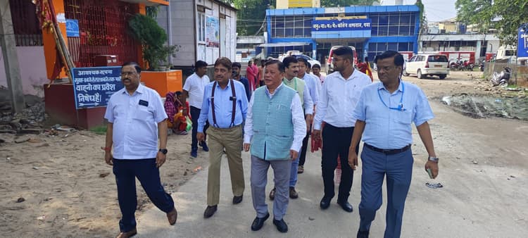 राष्ट्रीय अनुसूचित जनजाति आयोग के अध्यक्ष पहुंचे गया जी