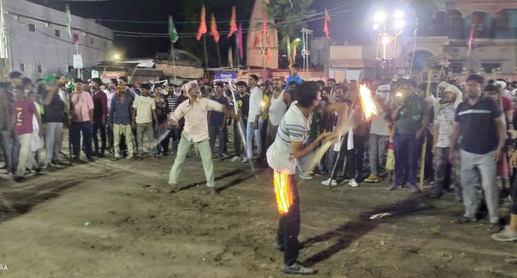 सौहार्दपूर्ण माहौल में निकाला मोहर्रम के सप्तमी का जुलूस