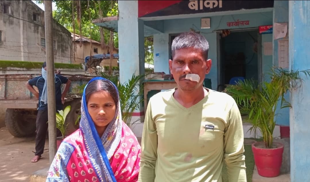 सड़क पर पानी गिराने का विरोध करने पर मारपीट, दंपती घायल