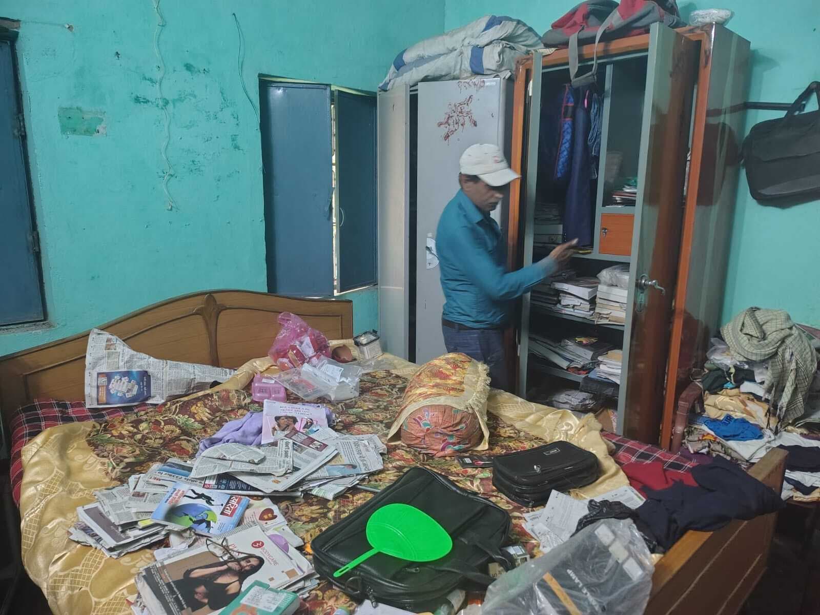 थाने से महज कुछ कदम की दूरी पर चिकित्सक के सरकारी आवास में चोरी