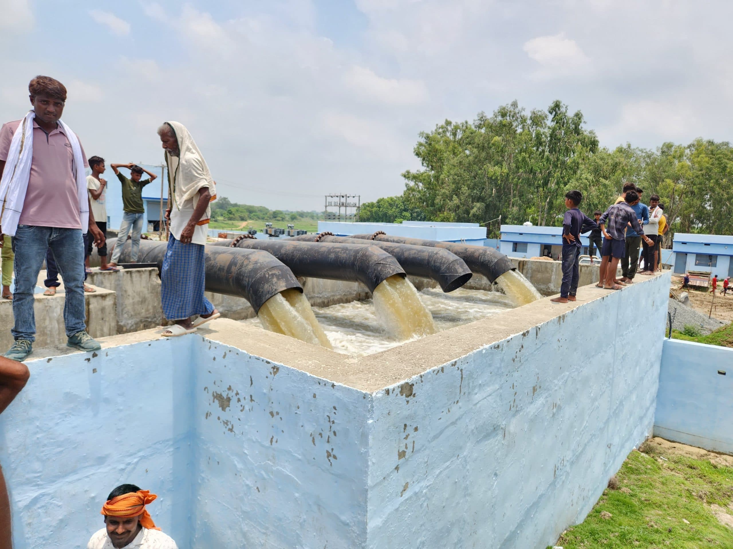 धड़हर पंप कैनाल का ट्रायल कर विधायक ने किया चालू