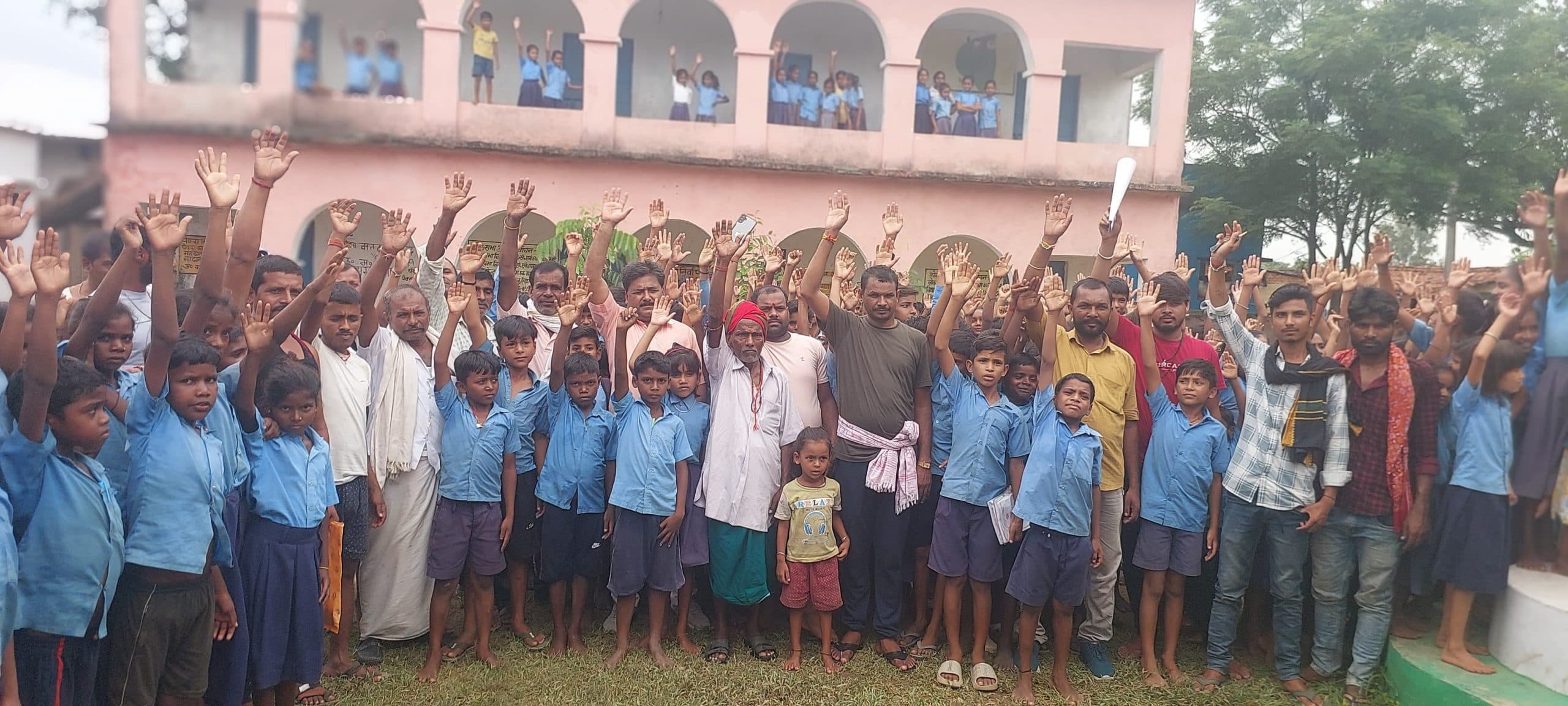 मगही स्कूल में पढ़ाई नहीं होने से अभिभावक आक्रोशित, मुख्य द्वार पर जड़ा ताला