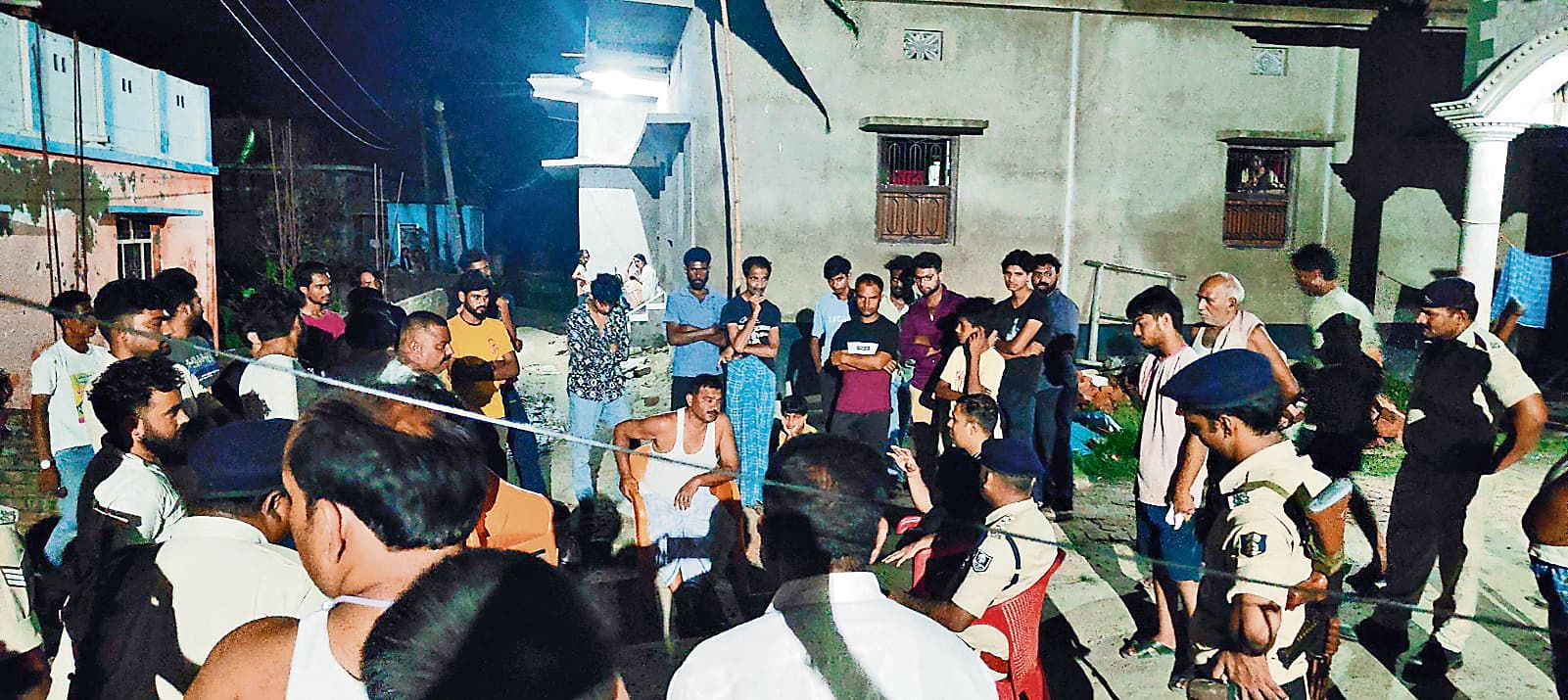 Gopalganj News : फतेहपुर में दो पक्षों में हिंसक झड़प के बाद तनाव, पुलिस कर रही कैंप