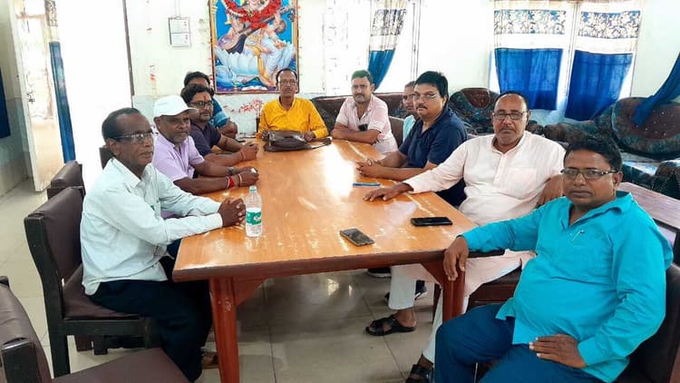 Deoghar news : नौ जुलाई की हड़ताल से कई मजदूरों ने बनायी दूरी, किया विमर्श