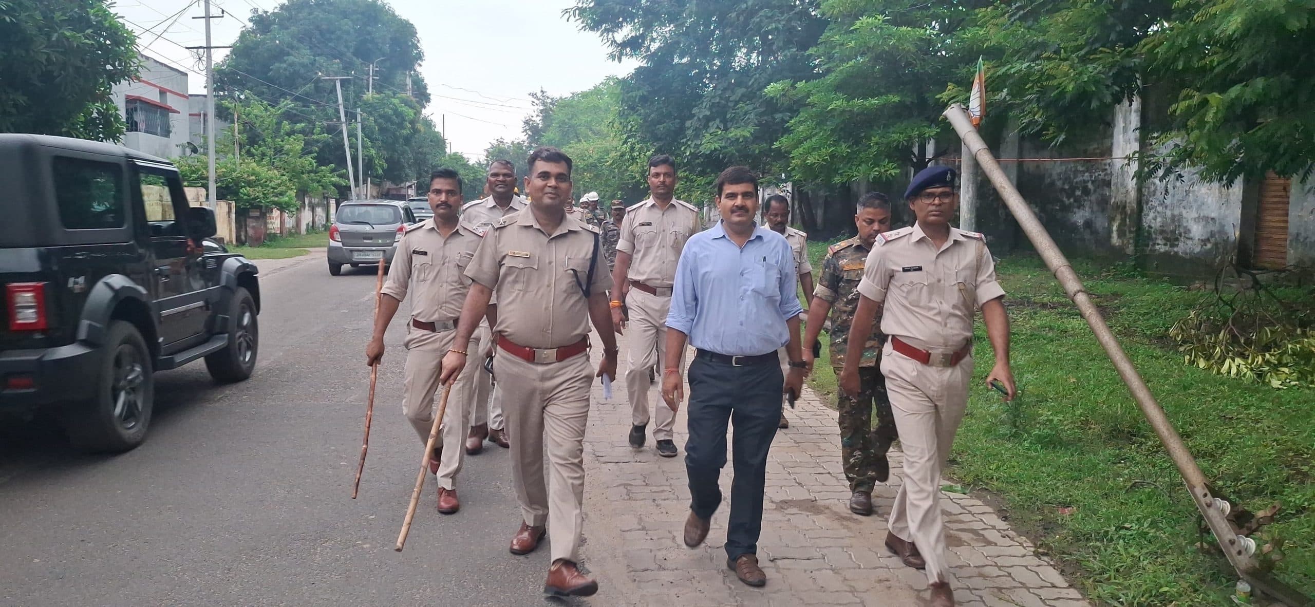 Bokaro News : फ्लैग मार्च निकाला, त्योहार शांतिपूर्ण मनाने की अपील