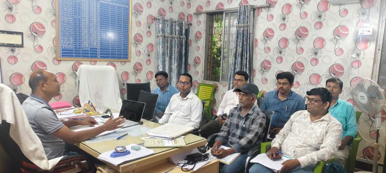 आवास योजनाओं की प्रगति को लेकर बीडीओ ने दिये आवश्यक दिशा-निर्देश