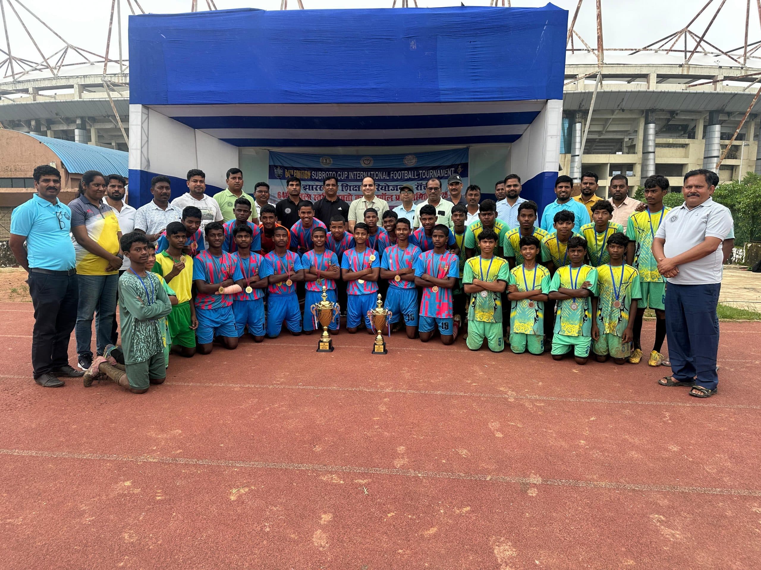 Sports : चान्हो को हरा बुढ़मू बना लिटिल चैंप्स फुटबॉल टूर्नामेंट का चैंपियन