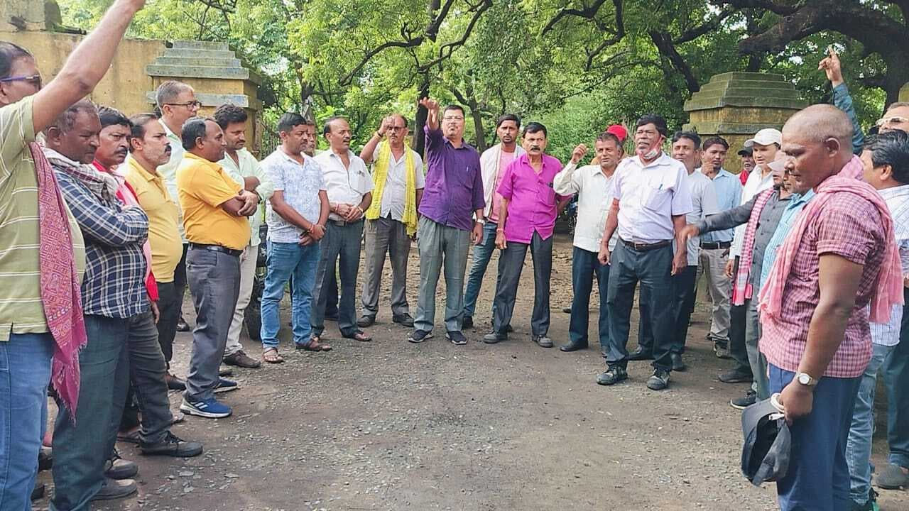 Dhanbad News : मजदूरों ने की नौ की हड़ताल को सफल बनाने का आह्वान