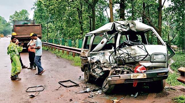 Rourkela News: कोइड़ा में हाइवा ने वैन में मारी टक्कर, दो की मौत, चार की हालत गंभीर