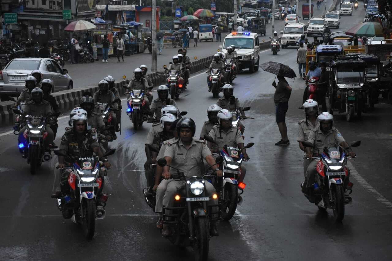 Dhanbad News: मुहर्रम को लेकर पुलिस ने निकाला फ्लैग मार्च