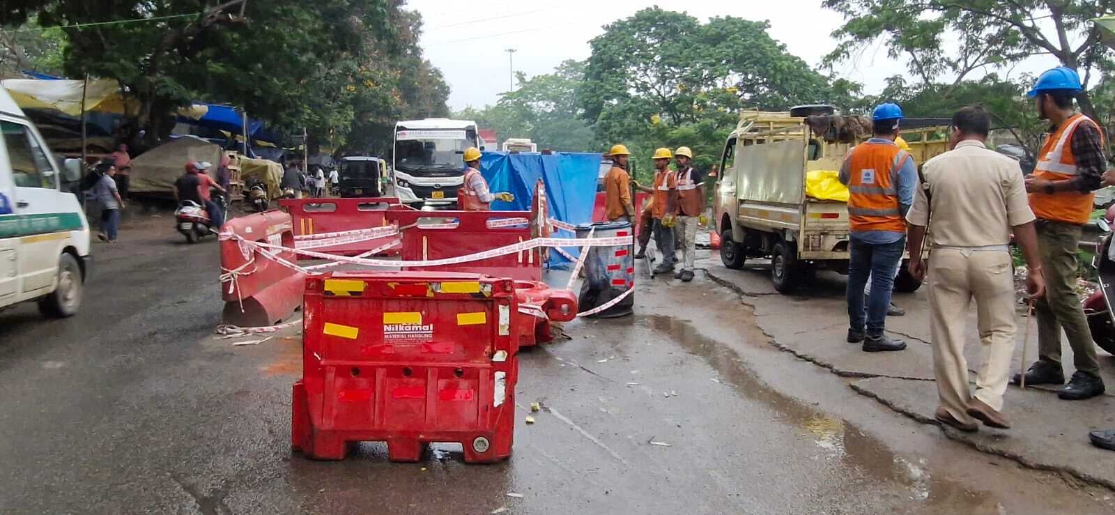 Jamshedpur News : पलंग मार्केट के पास धंसी सड़क की मरम्मत शुरू