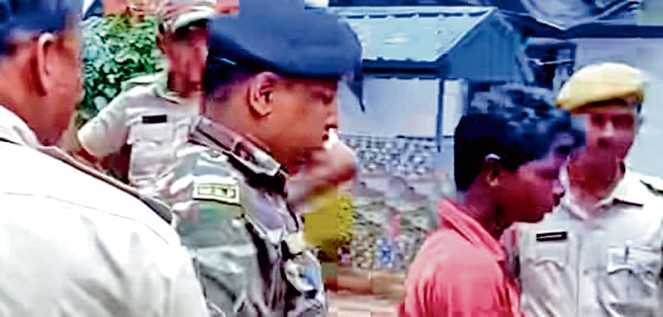 आठ जुआरी अरेस्ट, एक लाख रुपये से अधिक नकदी बरामद