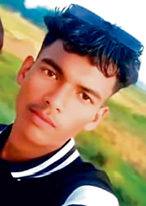 ट्रेन की चपेट में आने से ठेका श्रमिक की हुई मौत