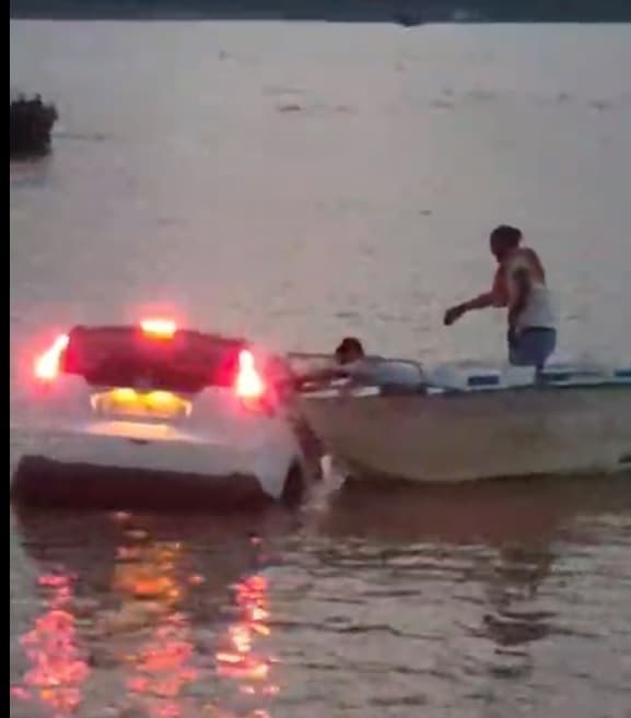 Patna News : गलती से ब्रेक की जगह दबा एक्सीलेटर, गंगा नदी में डूबी वकील की कार