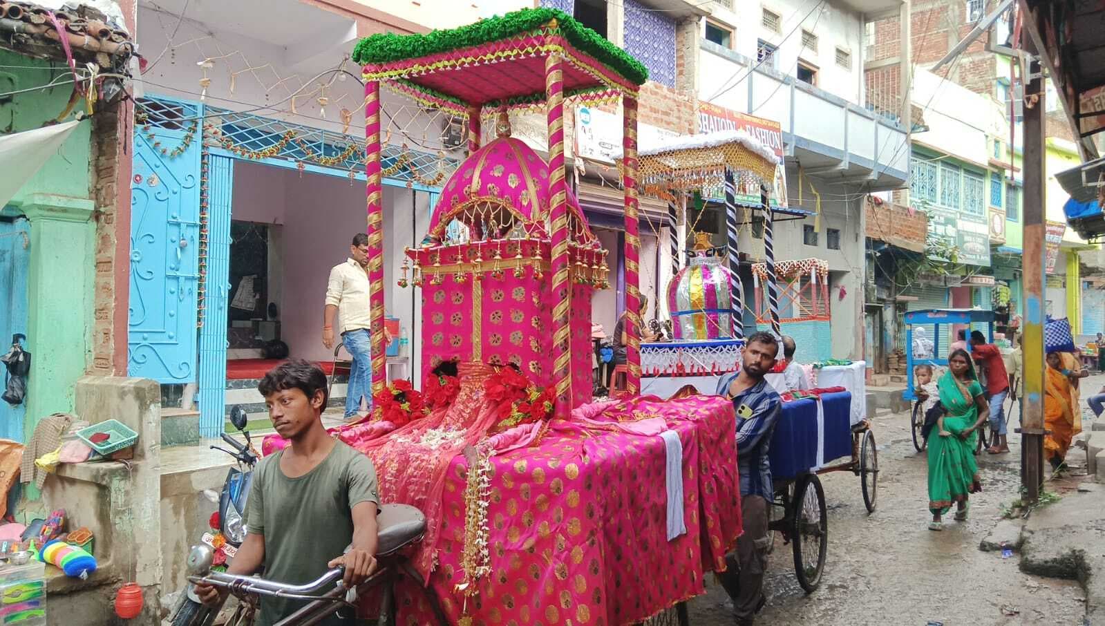 अकबरपुर में हुसैन- हसन की याद में निकला छोटा ताजिया