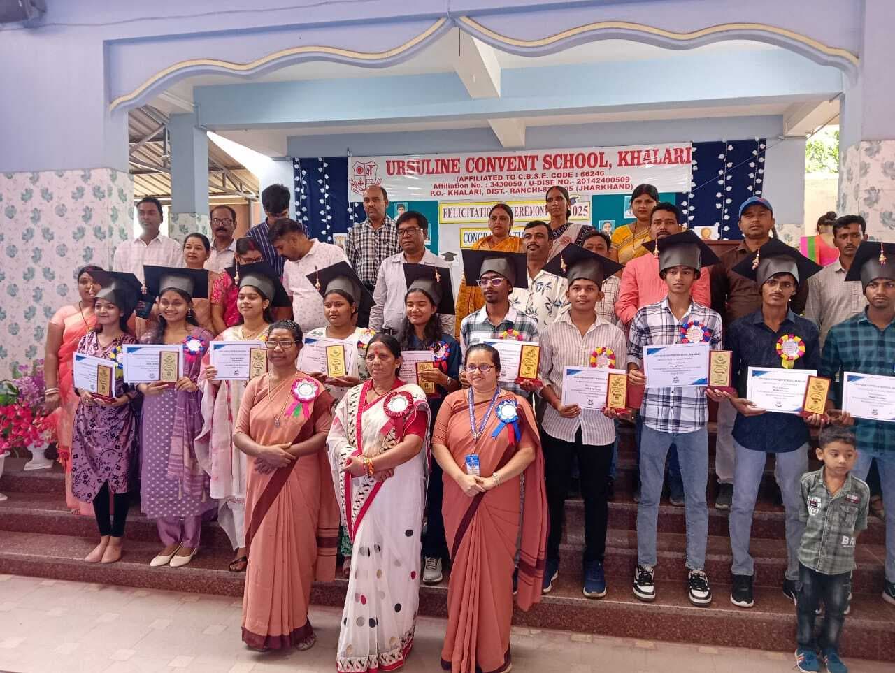 उत्कृष्ट प्रदर्शन करनेवाले बच्चों को मिला सम्मान