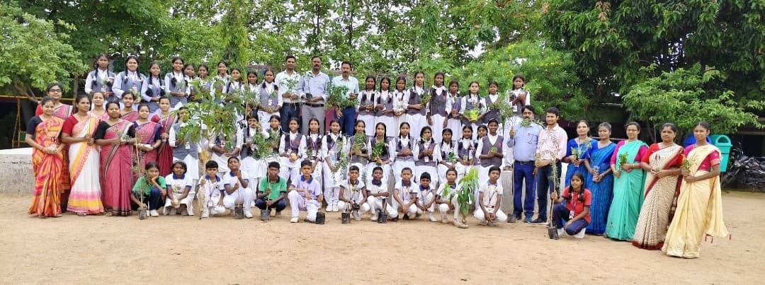 सरना एकेडमी में वन महोत्सव